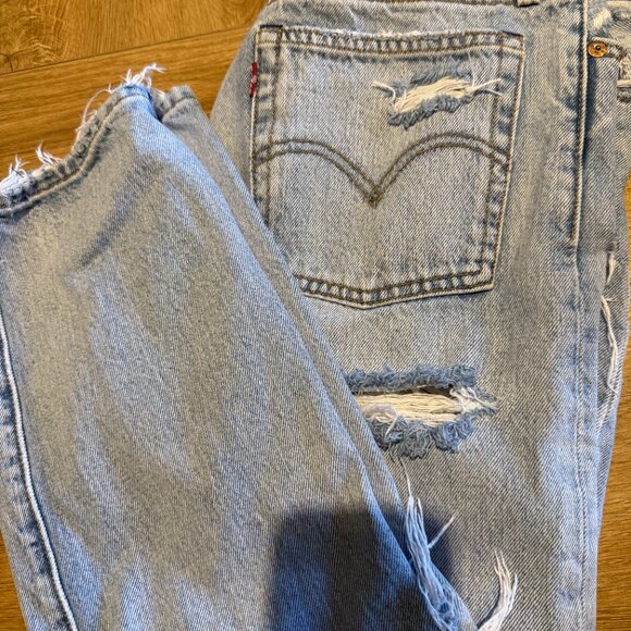 Levi's Slouchy Distressed Jeans - Picture 2 of 6